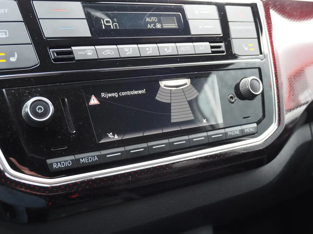 Up! 1.0 TSI GTI | Cruisecontrol | Stoelverwarming | Beats | Parkeersensoren | 6 Versnellingen | APK t/m nov 27 | Nette Auto