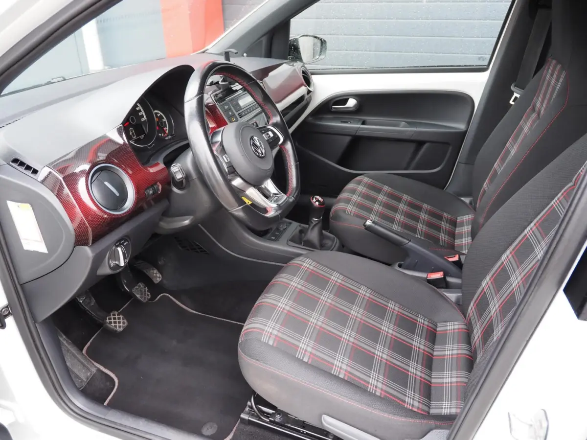Up! 1.0 TSI GTI | Cruisecontrol | Stoelverwarming | Beats | Parkeersensoren | 6 Versnellingen | APK t/m nov 27 | Nette Auto