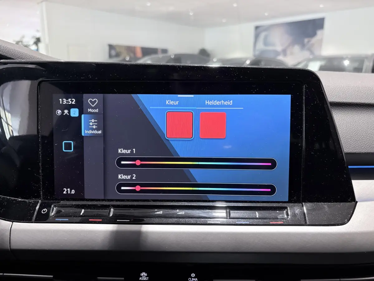 1.0 TSI Life | Carplay | Navigatie | Parkeersensoren voor + achter | Sfeerverlichting |