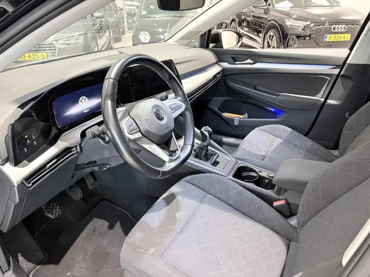 1.0 TSI Life | Carplay | Navigatie | Parkeersensoren voor + achter | Sfeerverlichting |