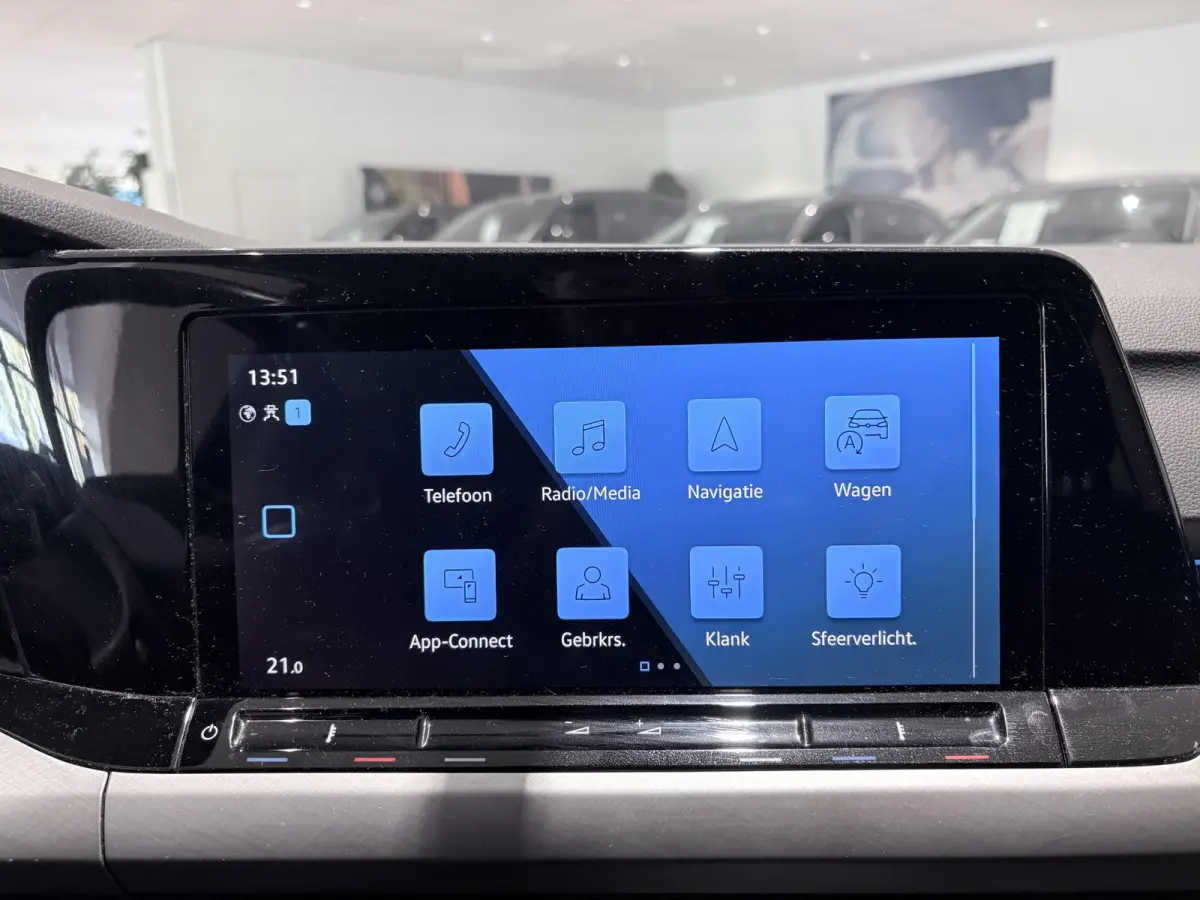 1.0 TSI Life | Carplay | Navigatie | Parkeersensoren voor + achter | Sfeerverlichting |