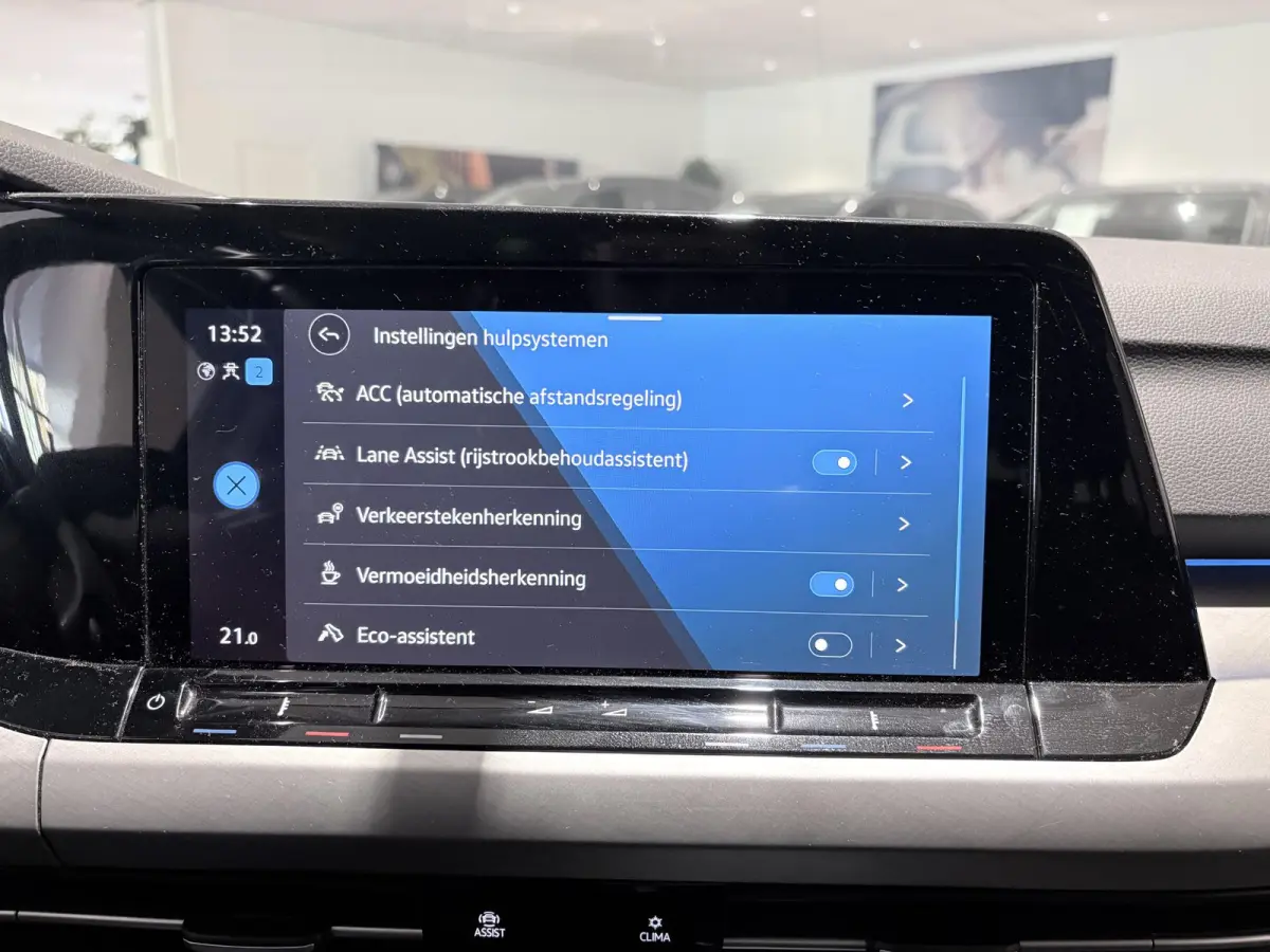 1.0 TSI Life | Carplay | Navigatie | Parkeersensoren voor + achter | Sfeerverlichting |