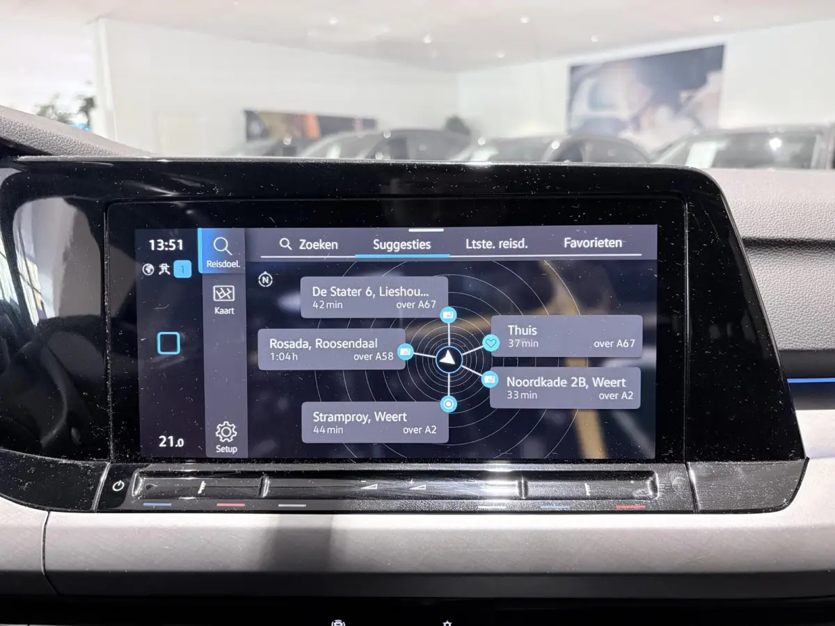 1.0 TSI Life | Carplay | Navigatie | Parkeersensoren voor + achter | Sfeerverlichting |