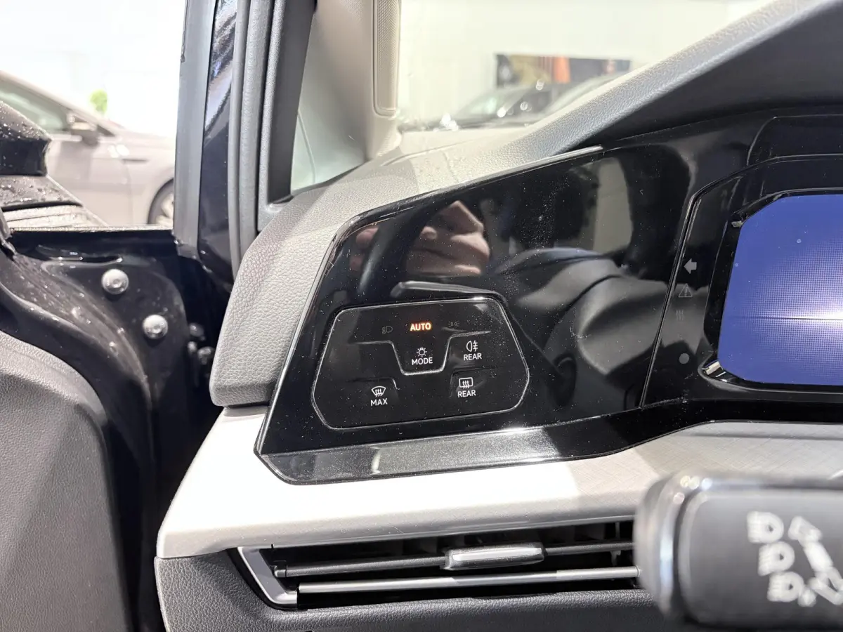 1.0 TSI Life | Carplay | Navigatie | Parkeersensoren voor + achter | Sfeerverlichting |