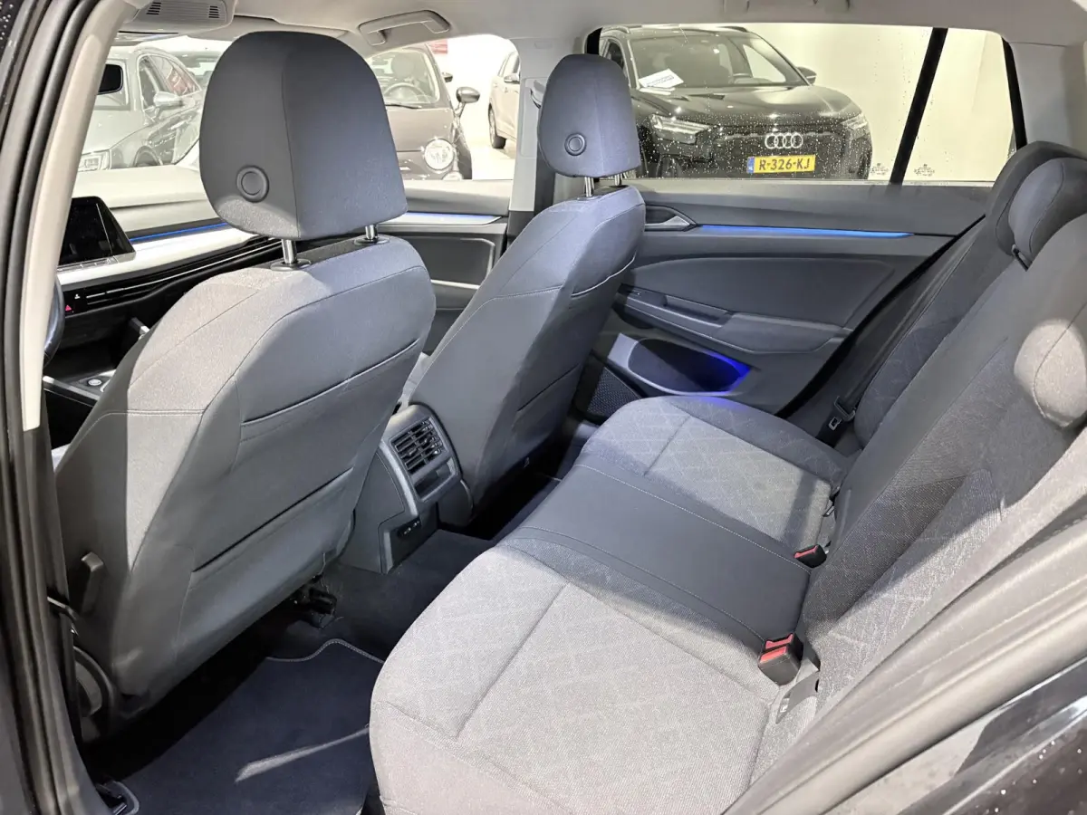 1.0 TSI Life | Carplay | Navigatie | Parkeersensoren voor + achter | Sfeerverlichting |