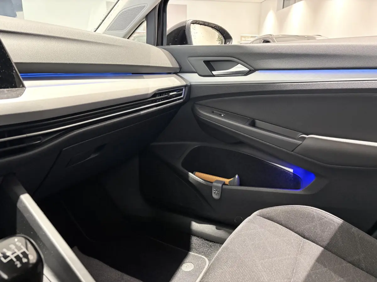 1.0 TSI Life | Carplay | Navigatie | Parkeersensoren voor + achter | Sfeerverlichting |