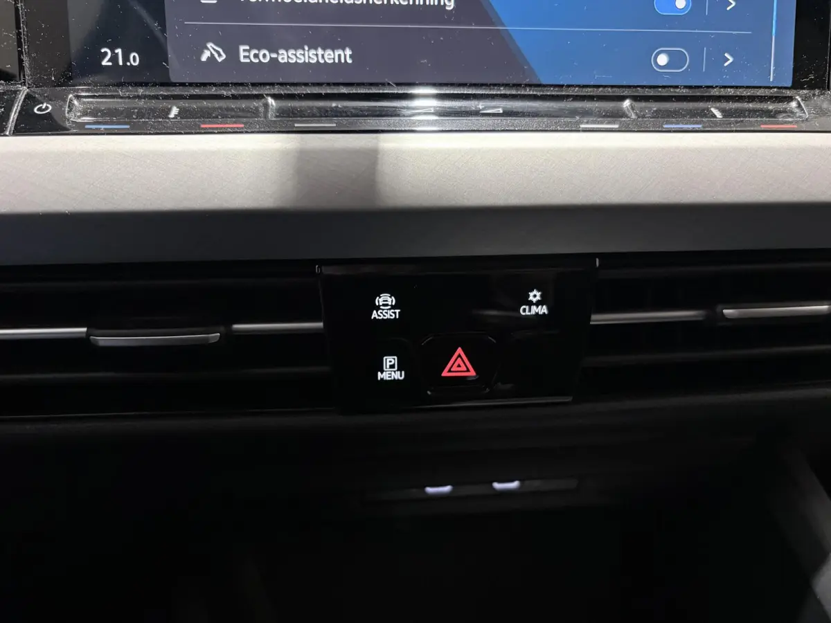 1.0 TSI Life | Carplay | Navigatie | Parkeersensoren voor + achter | Sfeerverlichting |