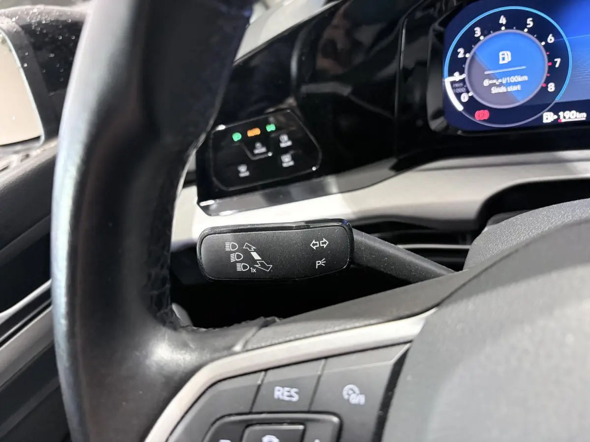 1.0 TSI Life | Carplay | Navigatie | Parkeersensoren voor + achter | Sfeerverlichting |