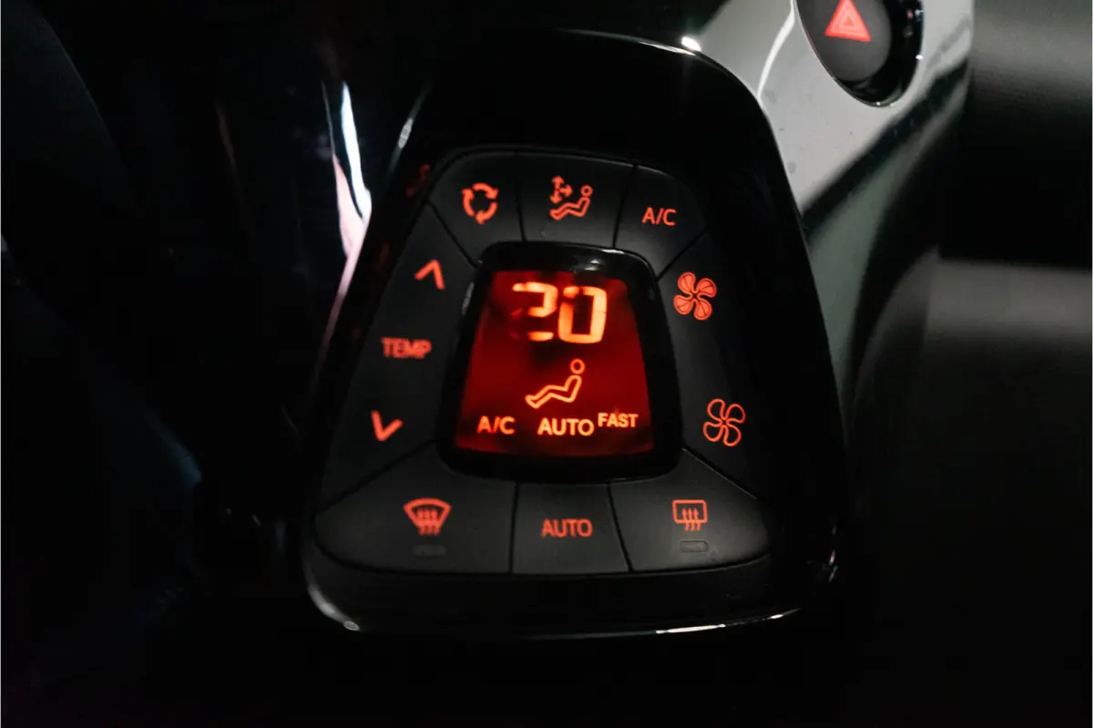 1.0 VTi Feel 73PK | Camera | DAB | Navi | Autom. Airco | Elektr. Ramen | Garantie