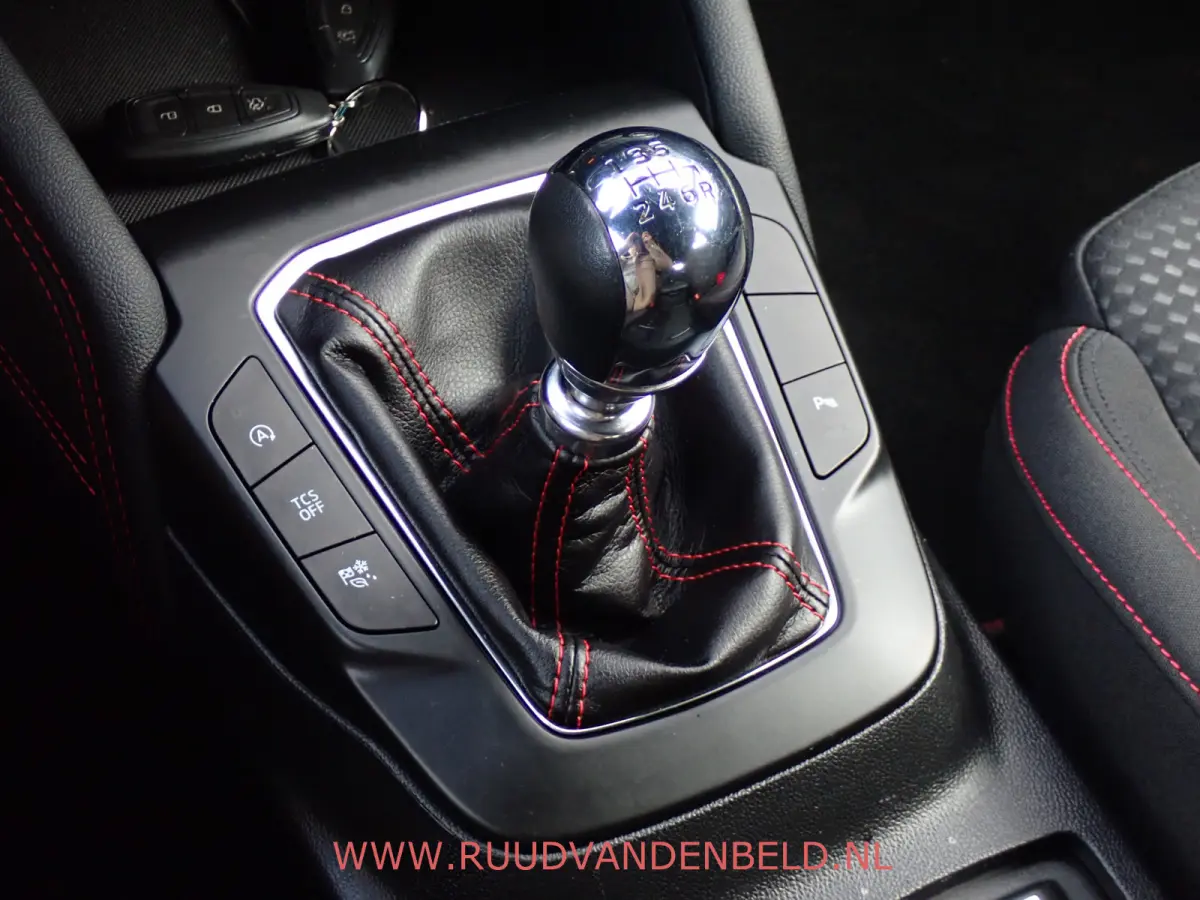 1.0 EcoBoost Hybrid ST Line X CARPLAY/CAMERA/DAB/KEYLESS/LED ST-LINE