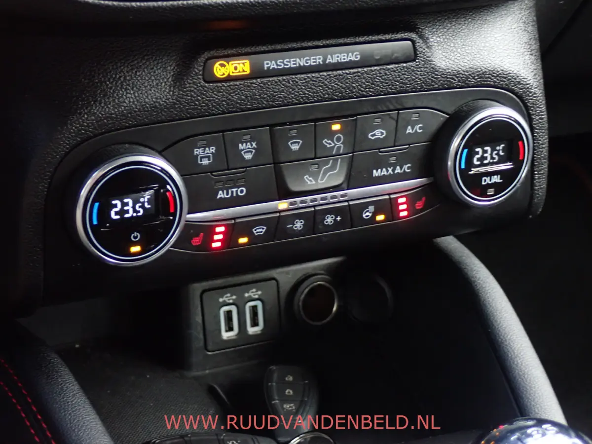 1.0 EcoBoost Hybrid ST Line X CARPLAY/CAMERA/DAB/KEYLESS/LED ST-LINE