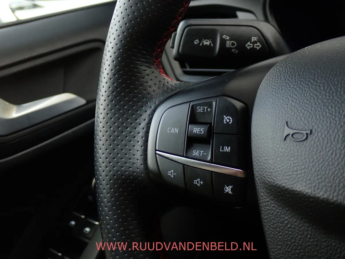 1.0 EcoBoost Hybrid ST Line X CARPLAY/CAMERA/DAB/KEYLESS/LED ST-LINE