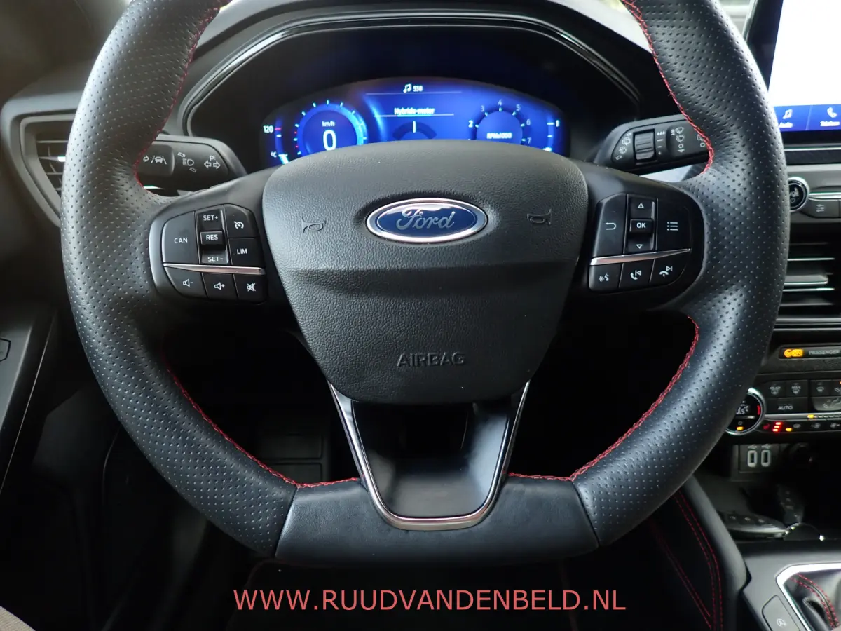 1.0 EcoBoost Hybrid ST Line X CARPLAY/CAMERA/DAB/KEYLESS/LED ST-LINE