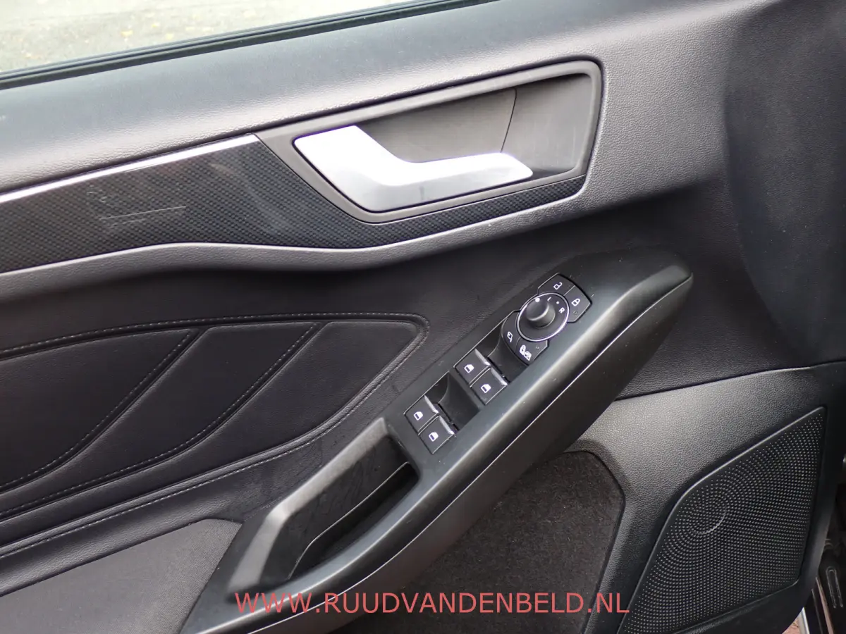 1.0 EcoBoost Hybrid ST Line X CARPLAY/CAMERA/DAB/KEYLESS/LED ST-LINE