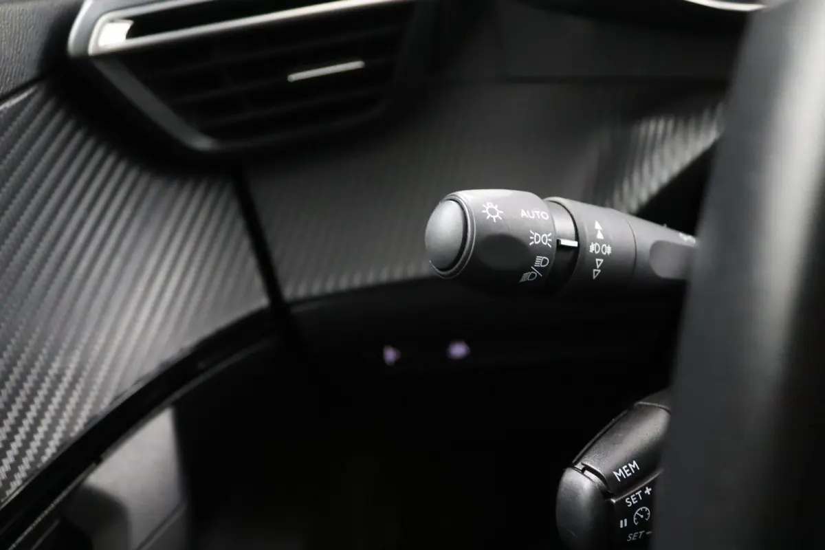 1.2 PureTech Allure*ECC*CAMERA*CRUISE*NAVI*LED*