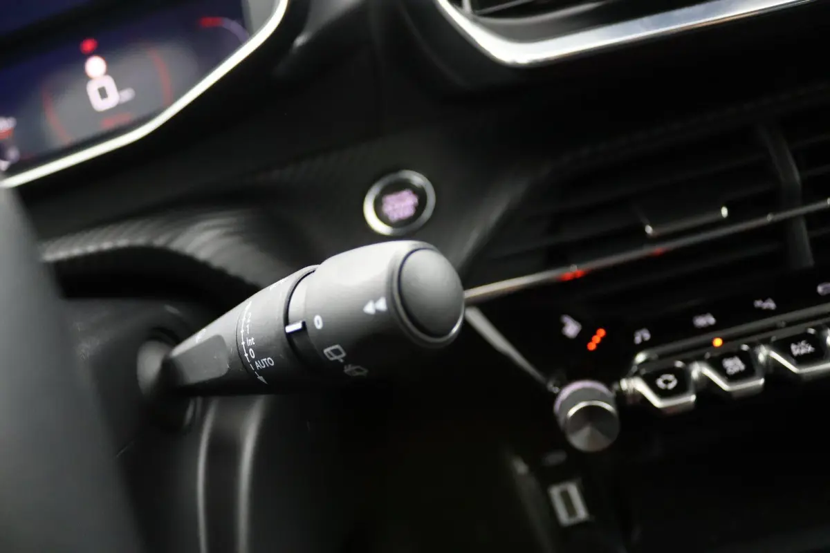 1.2 PureTech Allure*ECC*CAMERA*CRUISE*NAVI*LED*