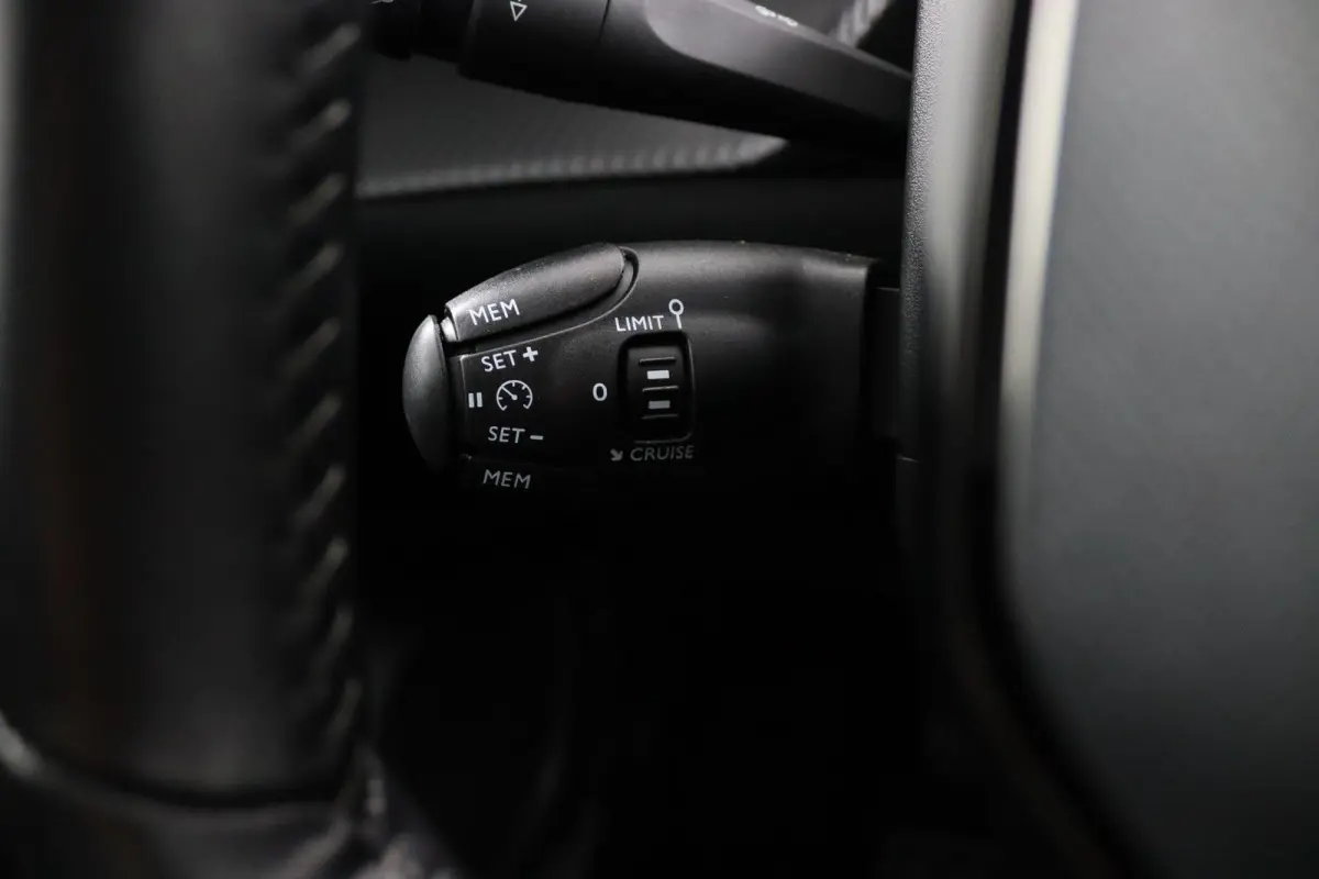 1.2 PureTech Allure*ECC*CAMERA*CRUISE*NAVI*LED*