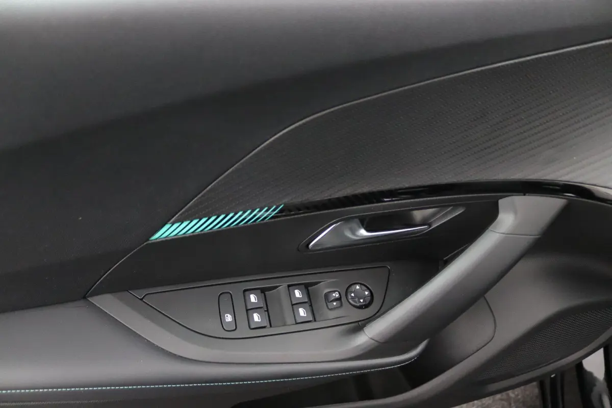 1.2 PureTech Allure*ECC*CAMERA*CRUISE*NAVI*LED*