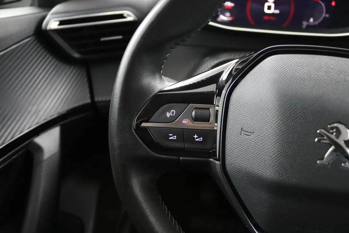 1.2 PureTech Allure*ECC*CAMERA*CRUISE*NAVI*LED*