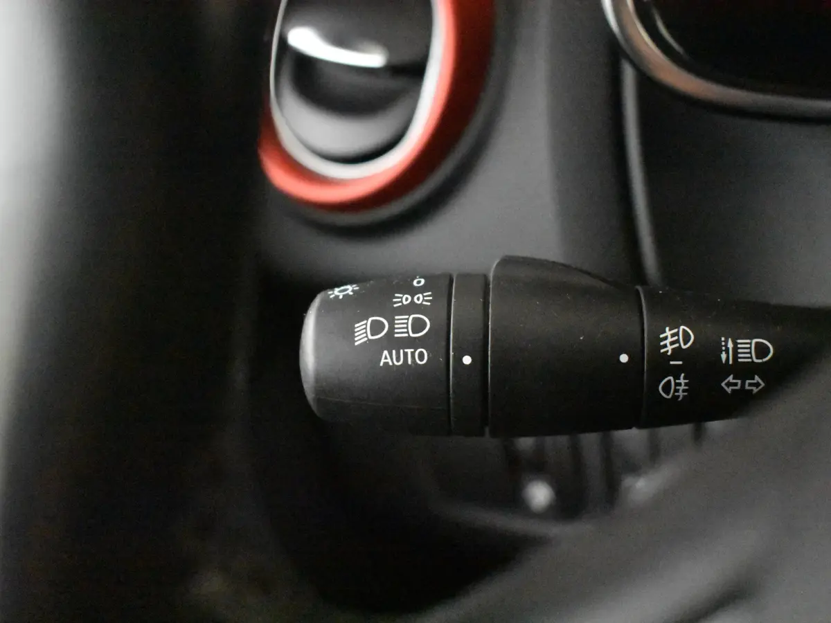 1.2 TCe Intens | Climate control | Cruise control | DAB | Navi | Keyless entry/start | 16"LMV