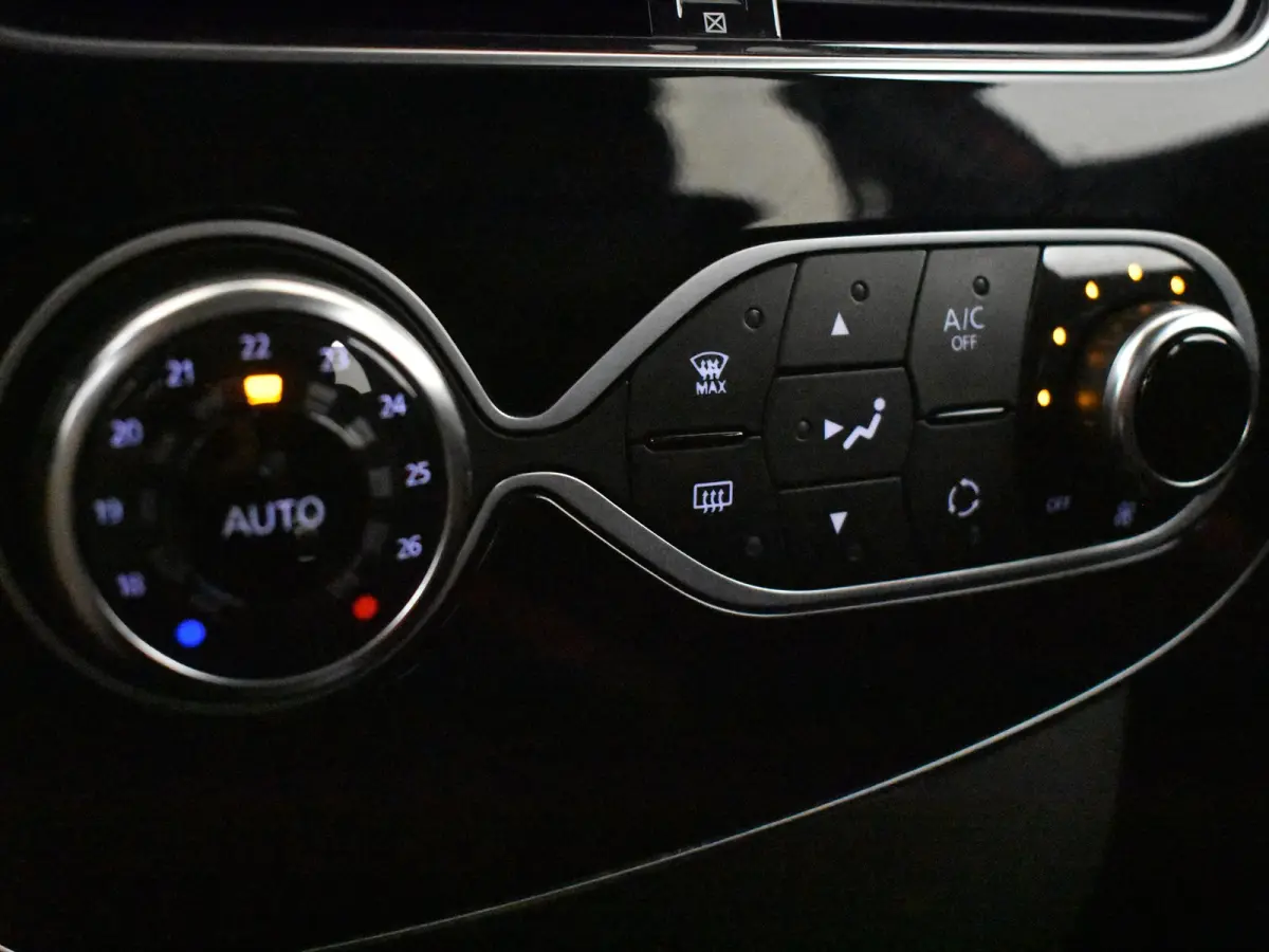 1.2 TCe Intens | Climate control | Cruise control | DAB | Navi | Keyless entry/start | 16"LMV