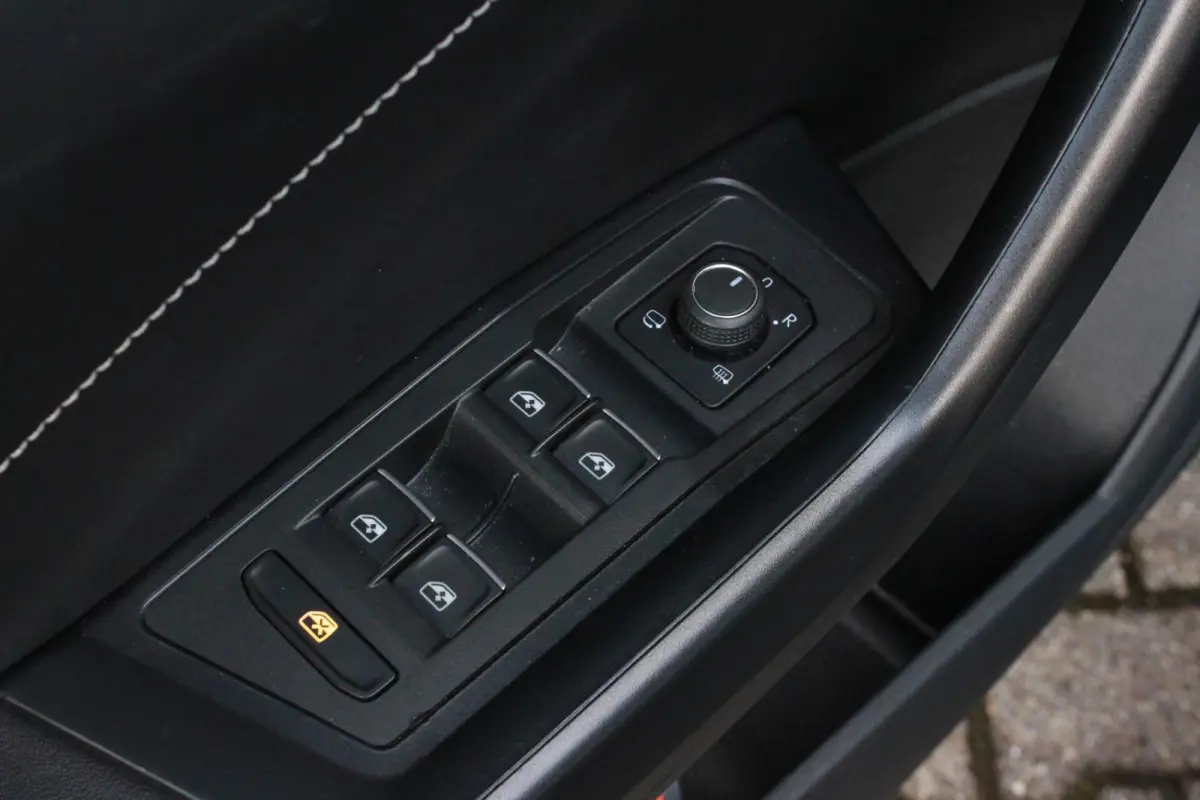 1.0 TSI R-Line |NAP |Keyless |Camera |LED
