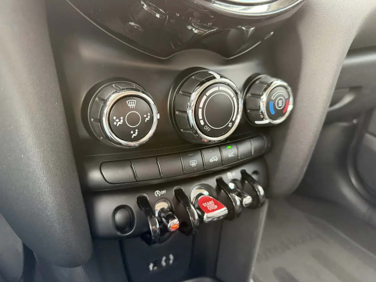 1.5 136 PK Cooper Salt Business Cruise Control Airco Navigatie 17 Inch 4S Banden