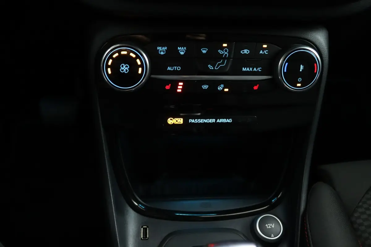 1.0 EcoBoost ST-Line | Afnmb. Trekhaak | Camera | Adaptive Cruise | BLIS | Winterpack | LED | CarPlay/Android Auto