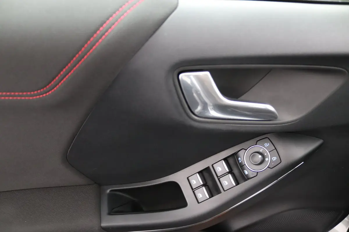 1.0 EcoBoost ST-Line | Afnmb. Trekhaak | Camera | Adaptive Cruise | BLIS | Winterpack | LED | CarPlay/Android Auto
