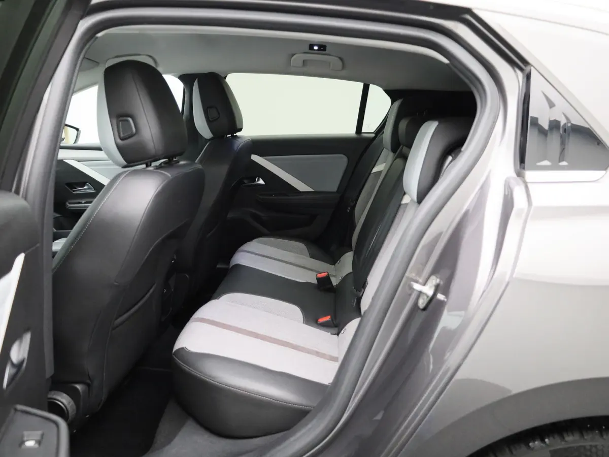 1.2 Business Elegance | Automaat | Lichtmetalen Velgen | Apple Carplay / Android Auto | Virtual Cockpit |