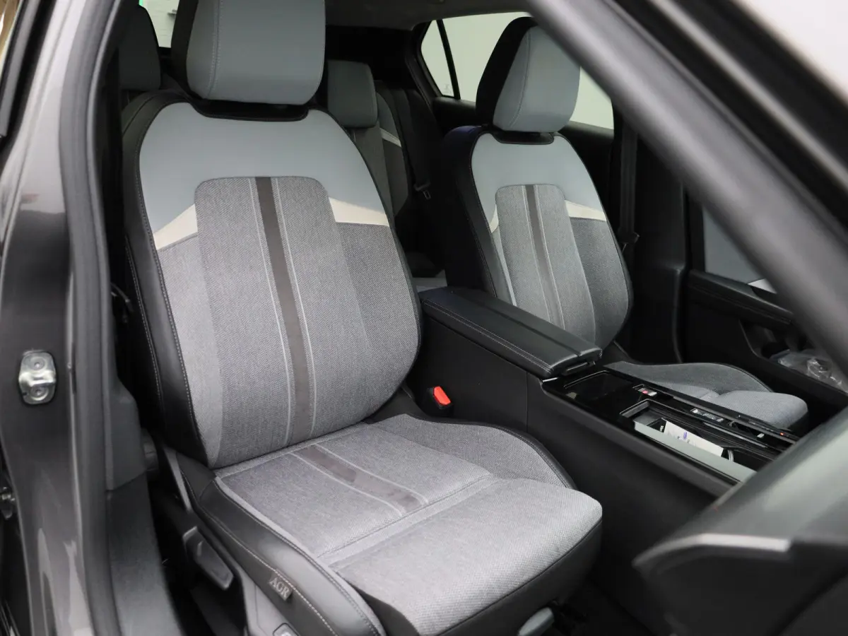 1.2 Business Elegance | Automaat | Lichtmetalen Velgen | Apple Carplay / Android Auto | Virtual Cockpit |