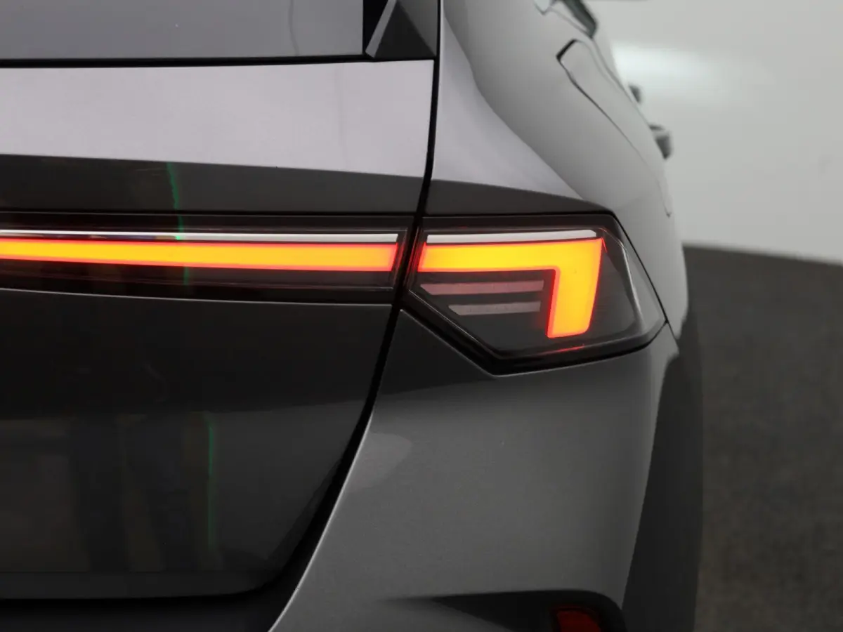 1.2 Business Elegance | Automaat | Lichtmetalen Velgen | Apple Carplay / Android Auto | Virtual Cockpit |