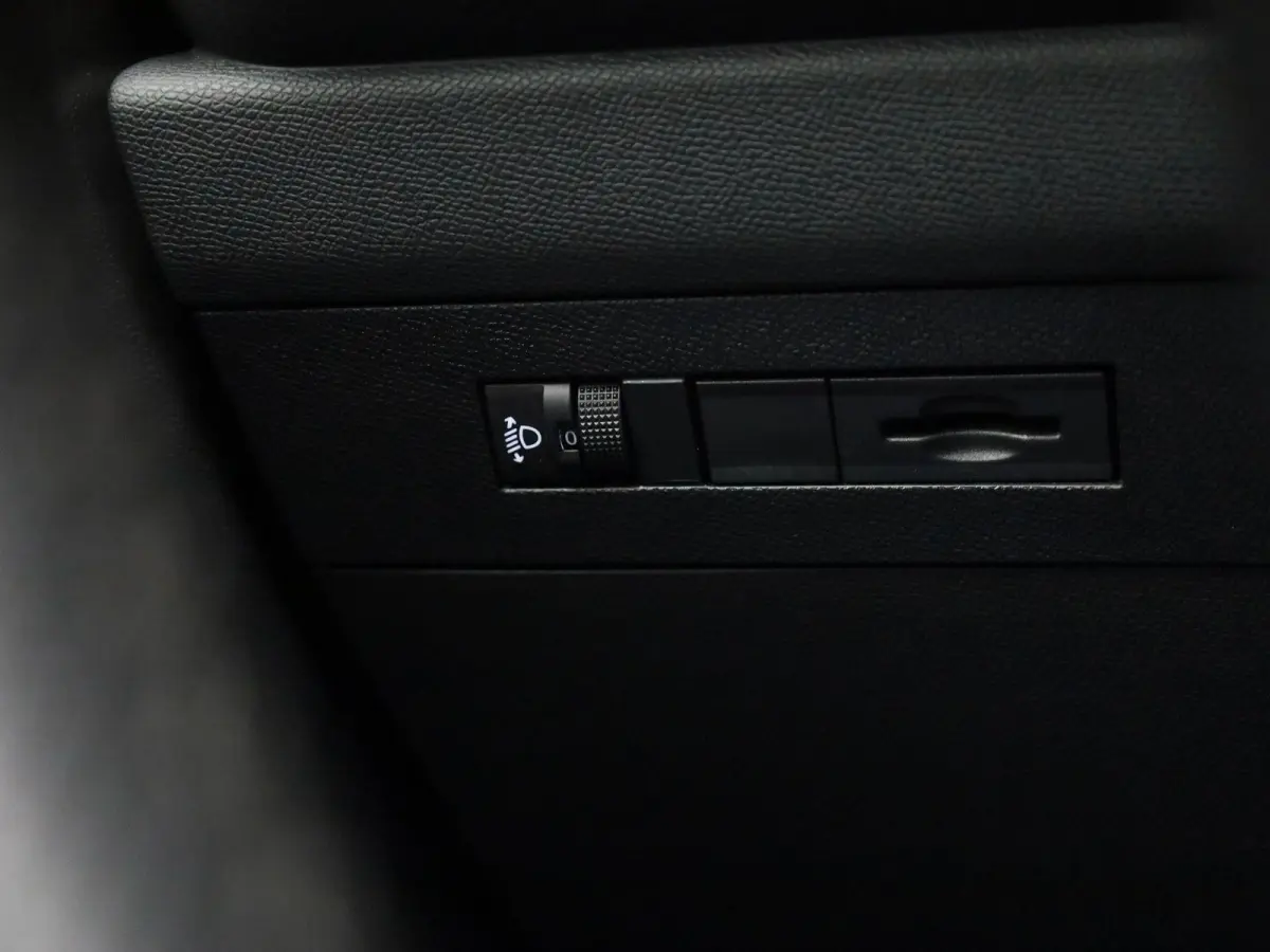 1.2 Business Elegance | Automaat | Lichtmetalen Velgen | Apple Carplay / Android Auto | Virtual Cockpit |