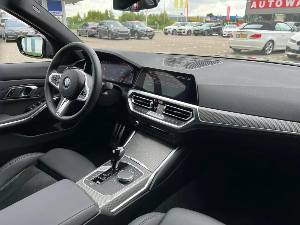 318i High Executive M Sport Laser Licht 19 Inch Stuurwielverwarming Keyless Entry