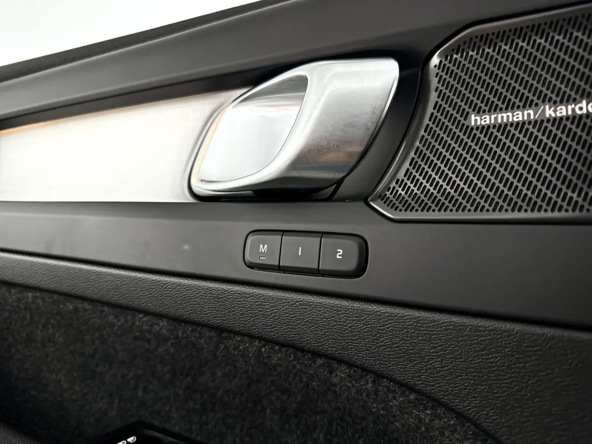 B4 Plus Black Edition | Panoramadak | 360° camera | Harman Kardon | Stoel- en stuurverwarming | Trekhaak