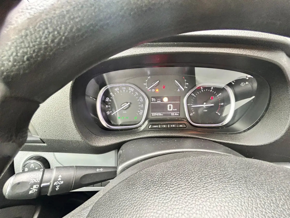 231L 2.0 BlueHDI 150 DC Premium EURO6