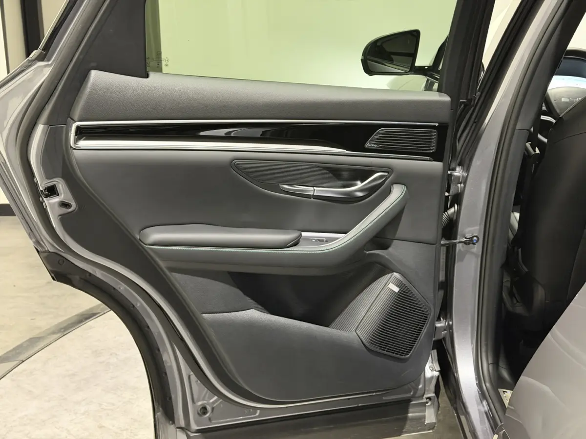 1.5 DM-i FWD Boost | Panorama dak | Premium audio | Verwarmd en gekoelde stoelen |
