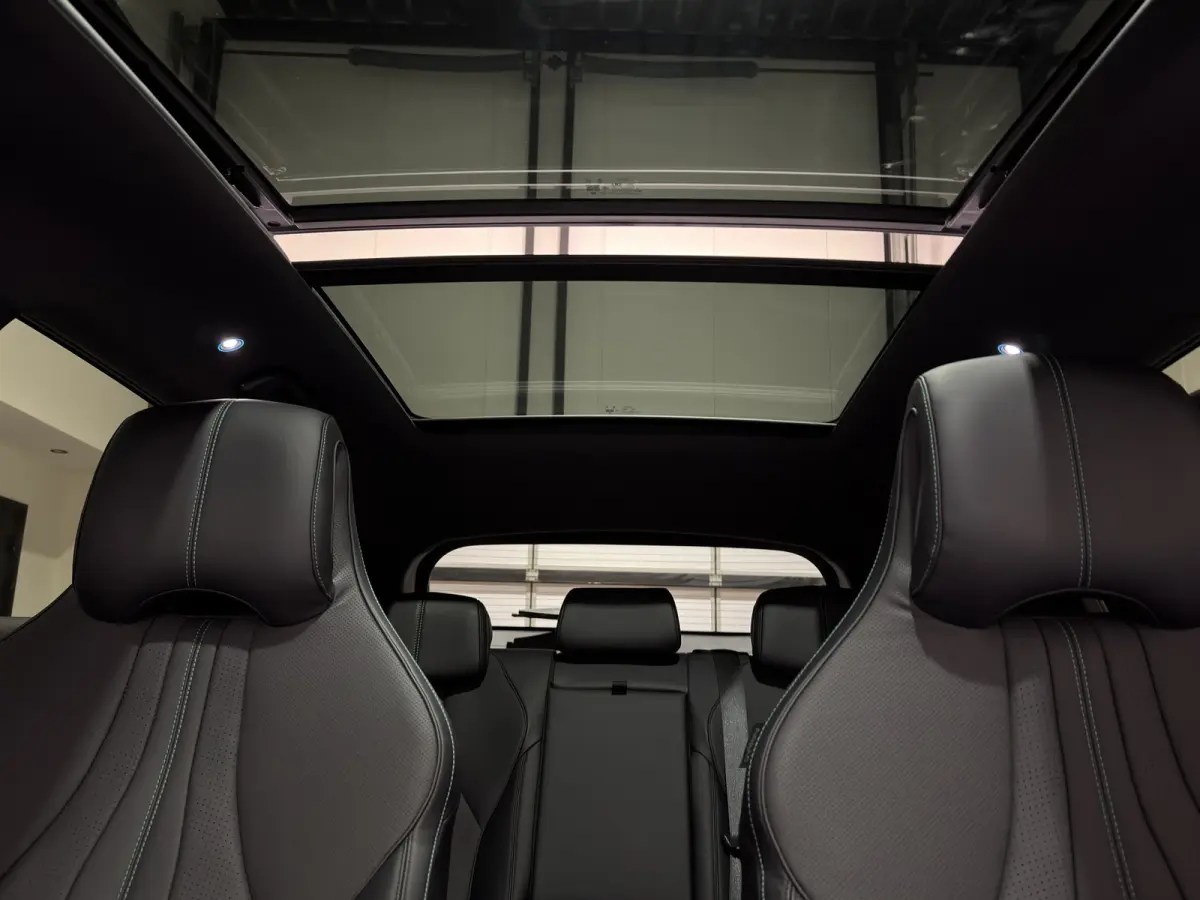 1.5 DM-i FWD Boost | Panorama dak | Premium audio | Verwarmd en gekoelde stoelen |
