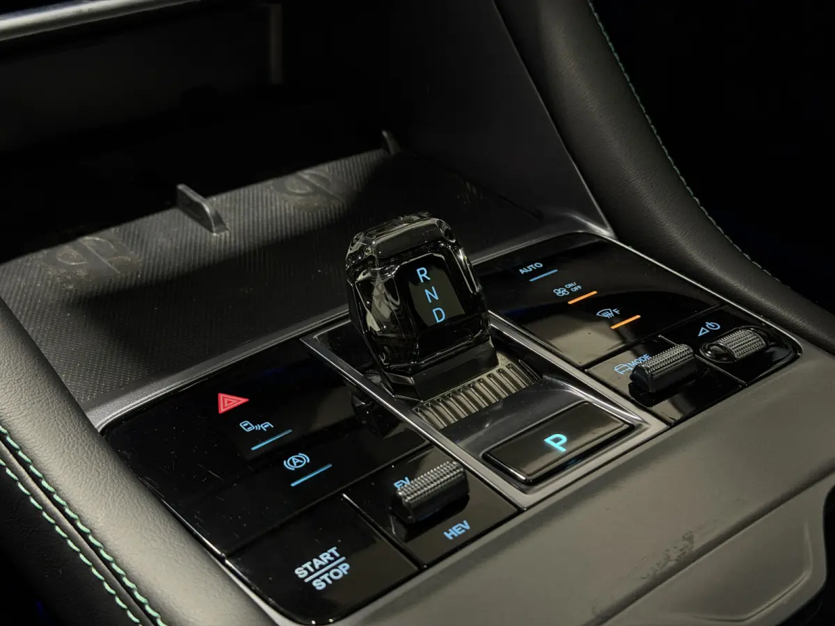 1.5 DM-i FWD Boost | Panorama dak | Premium audio | Verwarmd en gekoelde stoelen |