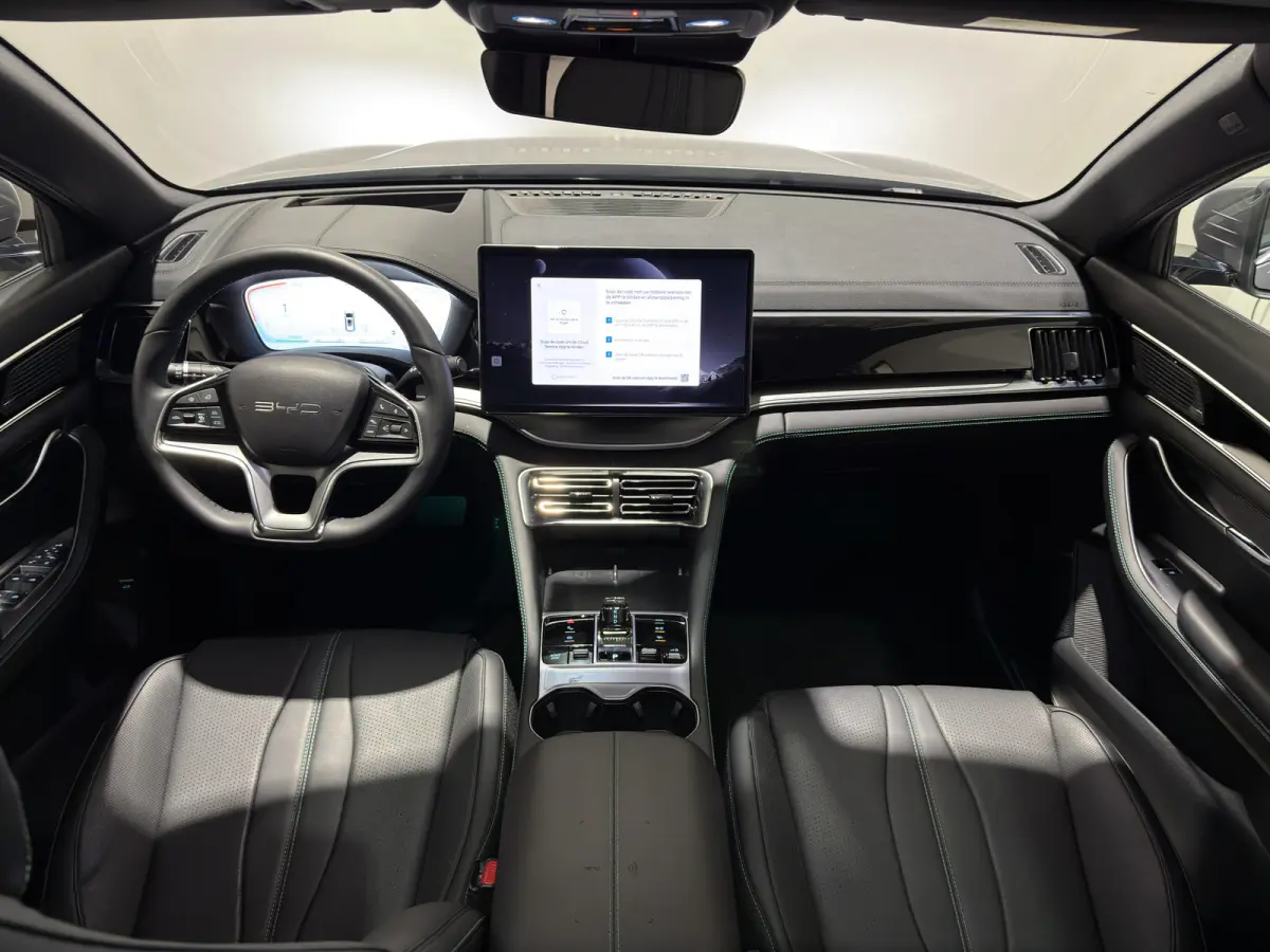 1.5 DM-i FWD Boost | Panorama dak | Premium audio | Verwarmd en gekoelde stoelen |