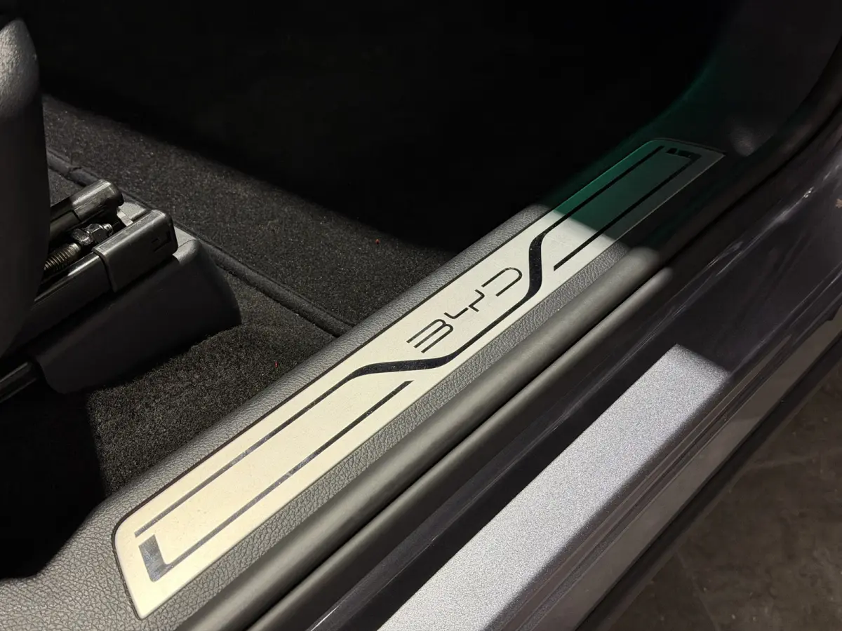 1.5 DM-i FWD Boost | Panorama dak | Premium audio | Verwarmd en gekoelde stoelen |
