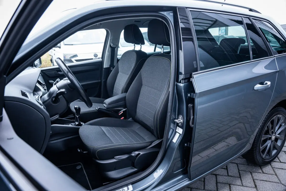 1.0 TSI Business Edition | Airco (automatisch) | Lichtmetalen velgen 16" | Metaalkleur