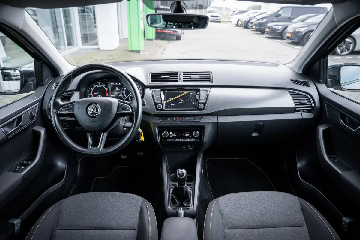 1.0 TSI Business Edition | Airco (automatisch) | Lichtmetalen velgen 16" | Metaalkleur