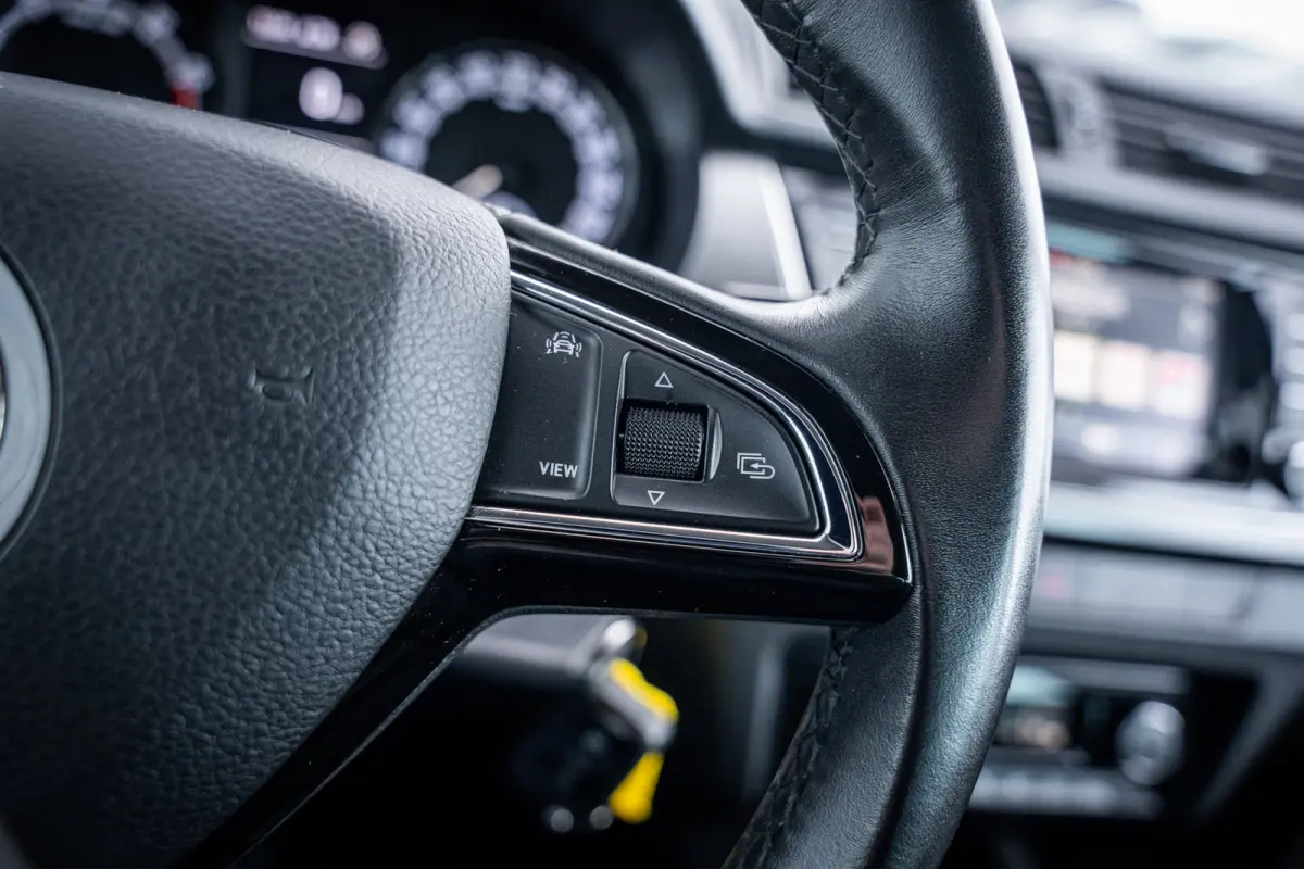 1.0 TSI Business Edition | Airco (automatisch) | Lichtmetalen velgen 16" | Metaalkleur
