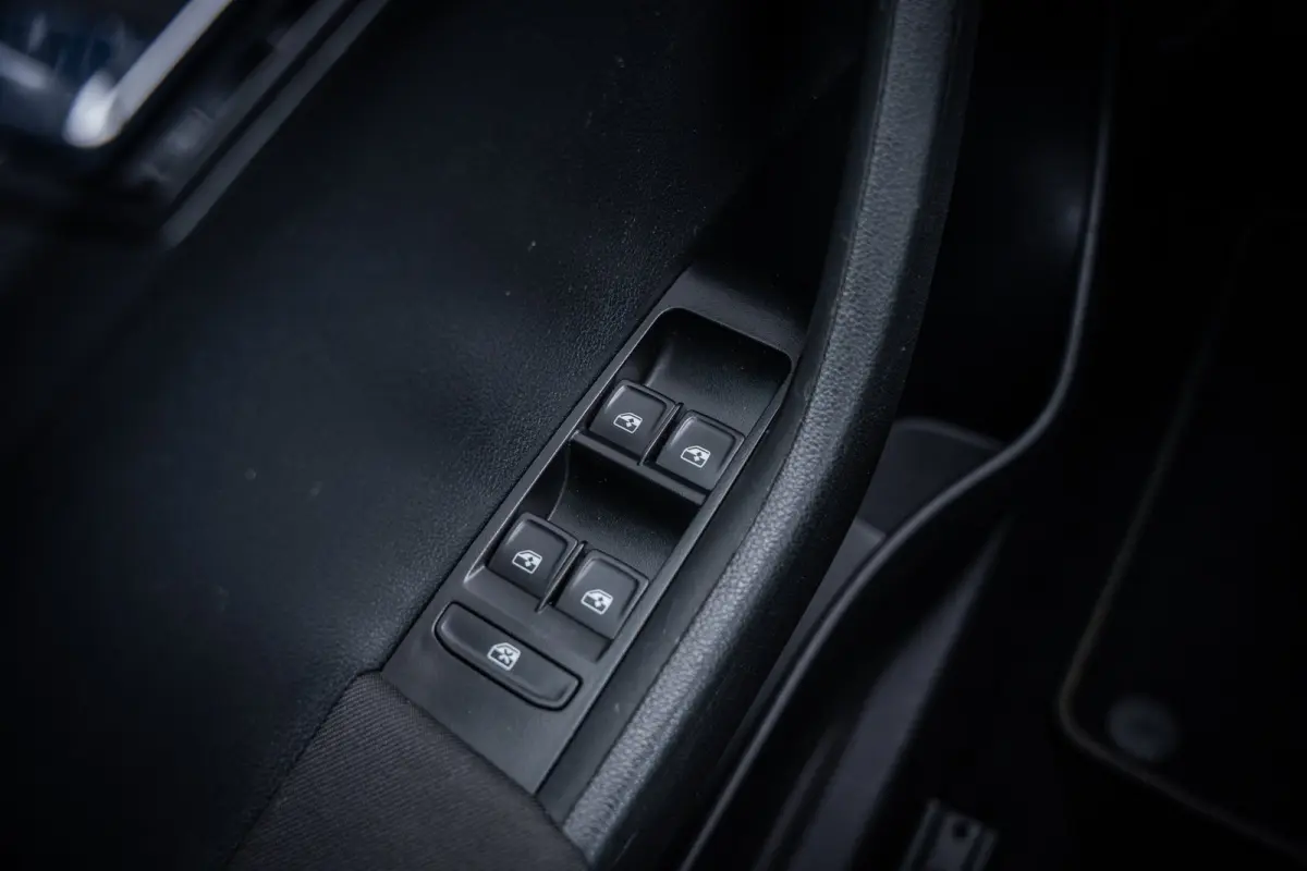 1.0 TSI Business Edition | Airco (automatisch) | Lichtmetalen velgen 16" | Metaalkleur