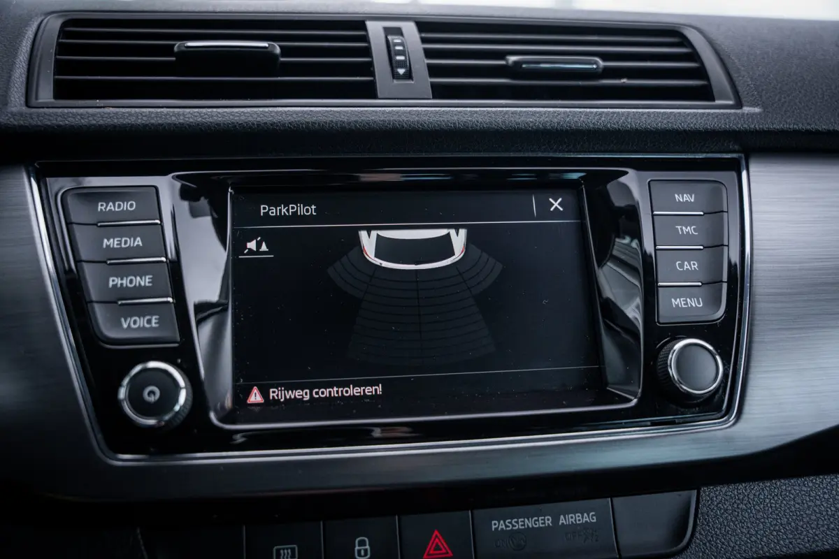 1.0 TSI Business Edition | Airco (automatisch) | Lichtmetalen velgen 16" | Metaalkleur