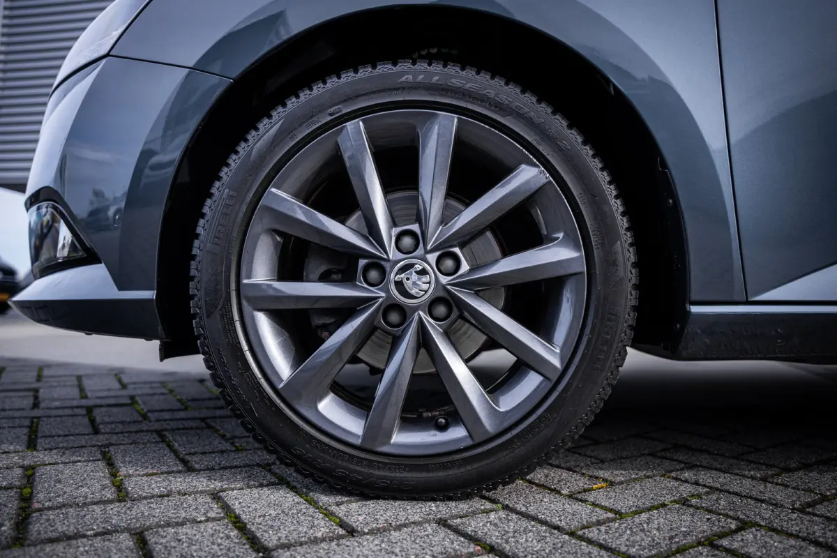 1.0 TSI Business Edition | Airco (automatisch) | Lichtmetalen velgen 16" | Metaalkleur
