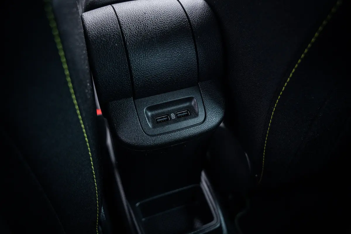 1.0 TSI Business Edition | Airco (automatisch) | Lichtmetalen velgen 16" | Metaalkleur
