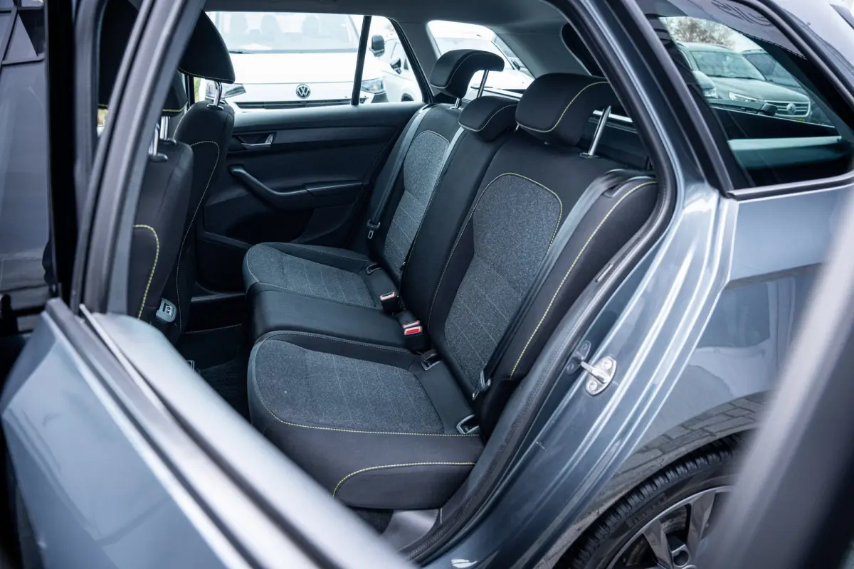 1.0 TSI Business Edition | Airco (automatisch) | Lichtmetalen velgen 16" | Metaalkleur