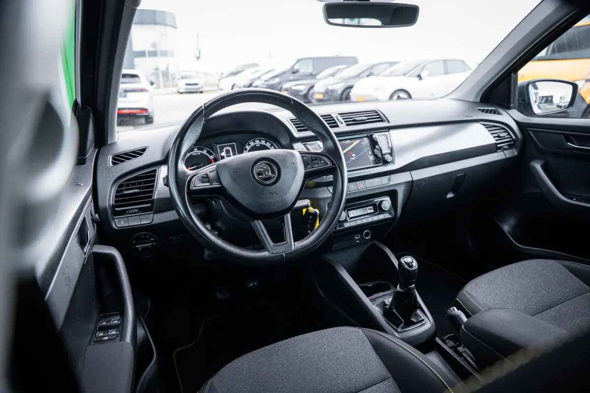 1.0 TSI Business Edition | Airco (automatisch) | Lichtmetalen velgen 16" | Metaalkleur